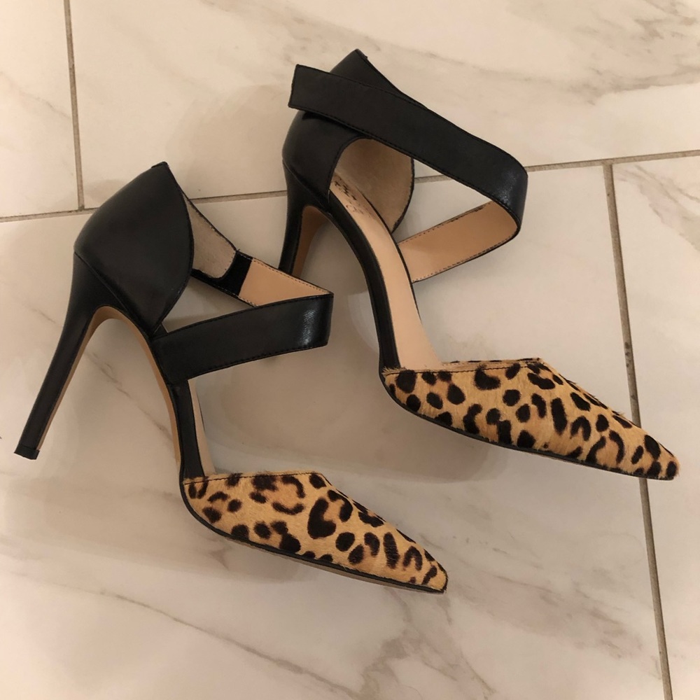 Perfect condition Vince Camuto Leopard Pumps
